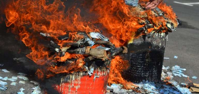 Pemerintah Kota Pekanbaru Musnahkan 13.318 KTP-E Rusak